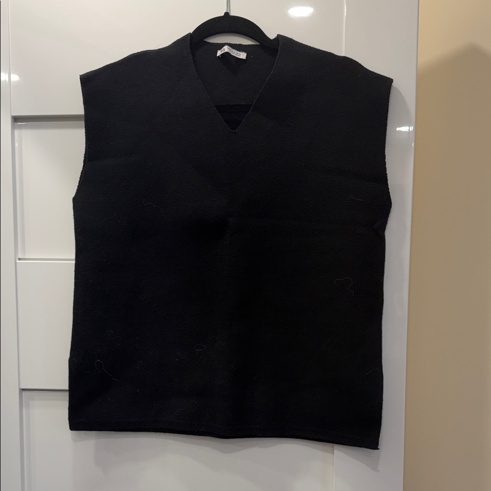 Zara Black Sleeveless Vest